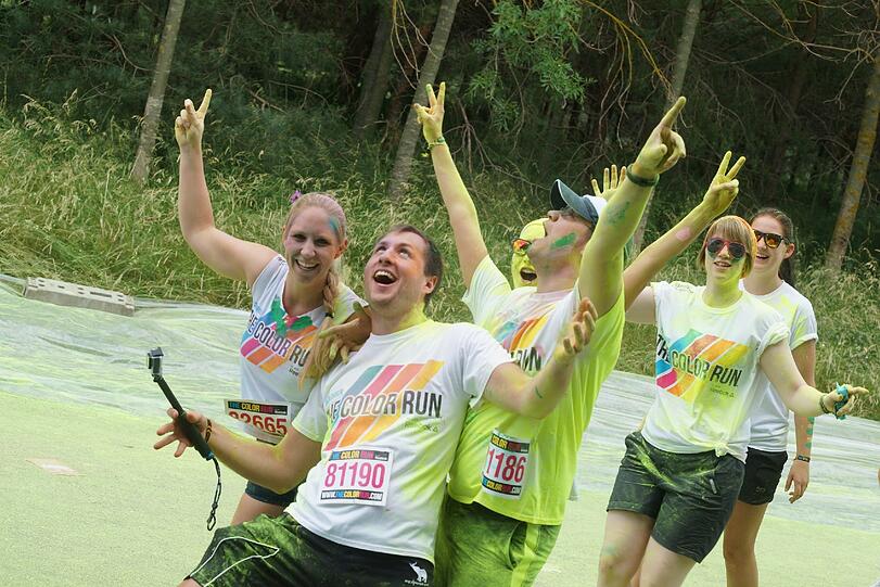 Der Color Run soll vor allem dazu animieren, sich zu bewegen. Und das taten die Farbbeutelschmeißer am Sonntag bis zum Umfallen. Die Bilder...