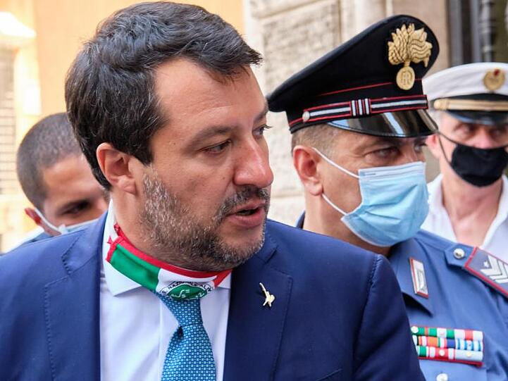 Ihm droht nach der Aufhebung der Immunität eine lange Haftstrafe: Rechtspopulist Matteo Salvini (l).