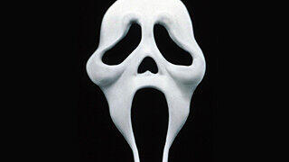 Laut dem 23-Jährigen trugen die Täter Scream-Masken. (Symbolbild)