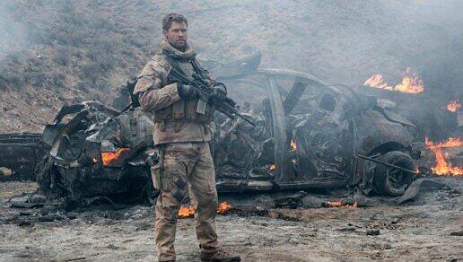 Captain Mitch Nelson (Chris Hemsworth) hat sich nach den Anschlägen vom 11. September wieder der Armee angeschlossen.
