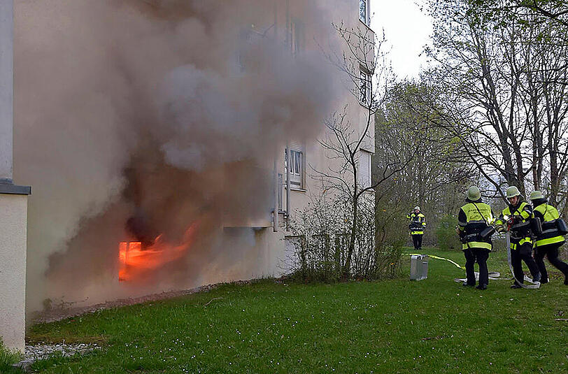 Am Sonntagabend bekämpfte die Feuerwehr einen Hellerbrand in Hadern.