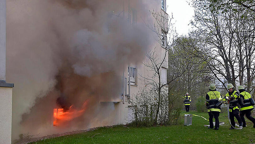 Am Sonntagabend bekämpfte die Feuerwehr einen Hellerbrand in Hadern. Am Sonntagabend bekämpfte die Feuerwehr einen Hellerbrand in Hadern.