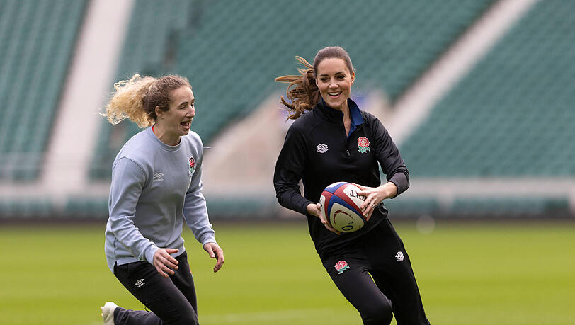 Beim Rugby-Training gibt Herzogin Kate selbst mächtig Gas. Beim Rugby-Training gibt Herzogin Kate selbst mächtig Gas.