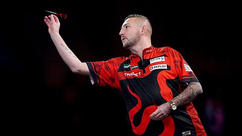 Nathan Aspinall glänzt im Achtelfinale.