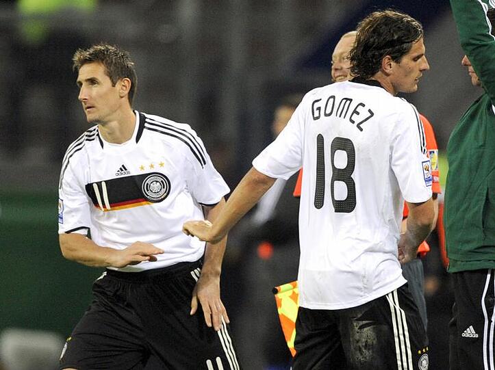 Kämpfen um den Platz im Sturm: Miro Klose (l.) oder Mario Gomez.
