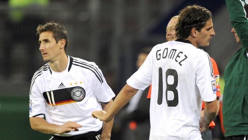 Kämpfen um den Platz im Sturm: Miro Klose (l.) oder Mario Gomez. Kämpfen um den Platz im Sturm: Miro Klose (l.) oder Mario Gomez.