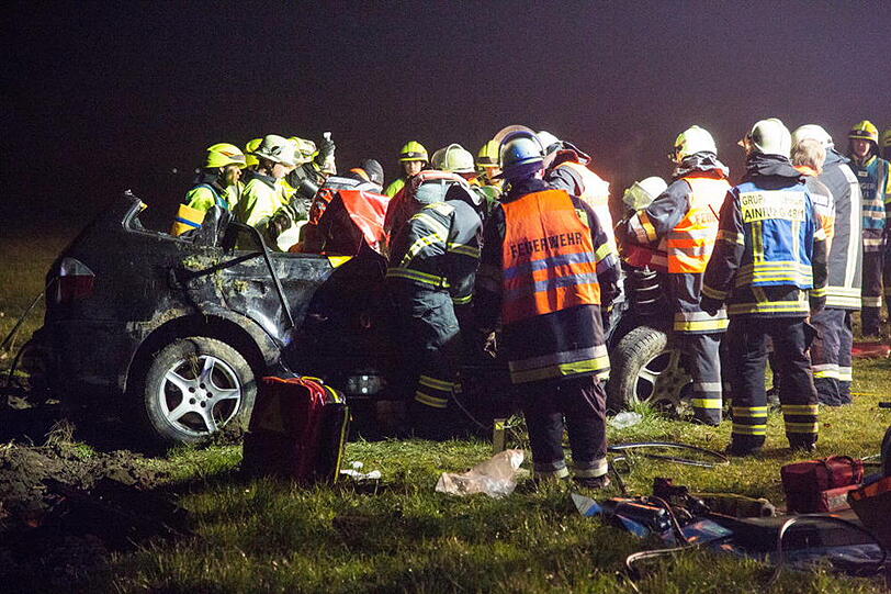 Schwerer Unfall bei Anger: BMW kracht gegen einen Baum - Bayern - Abendzeitung München