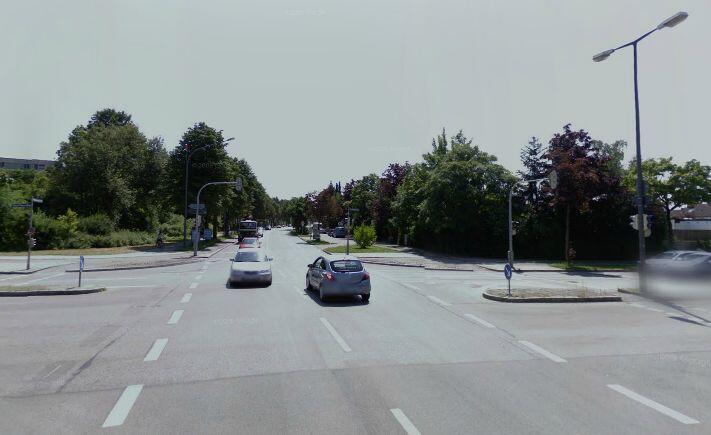 Ab dieser Kreuzung bekam die Putzbrunner Straße einen neuen Belag.