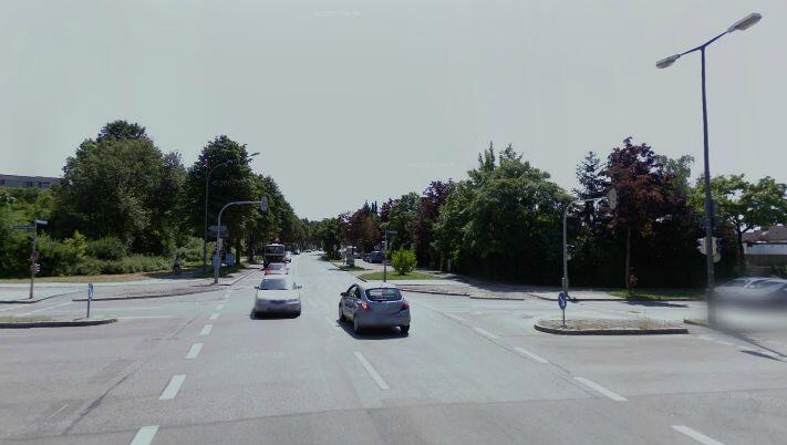 Ab dieser Kreuzung bekam die Putzbrunner Straße einen neuen Belag. Ab dieser Kreuzung bekam die Putzbrunner Straße einen neuen Belag.