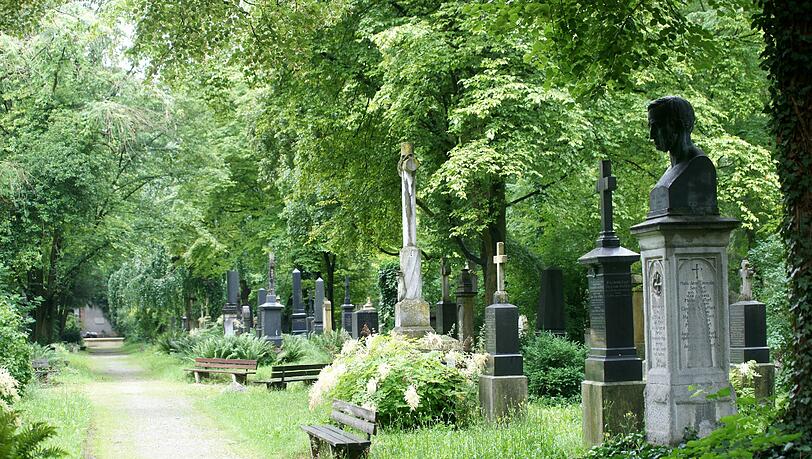 Auf dem Alten Südfriedhof ist der Physiker Georg Simon Ohm bestattet. Zu seinem 225. Geburtstag ehrt ihn die stadt. Auf dem Alten Südfriedhof ist der Physiker Georg Simon Ohm bestattet. Zu seinem 225. Geburtstag ehrt ihn die stadt.