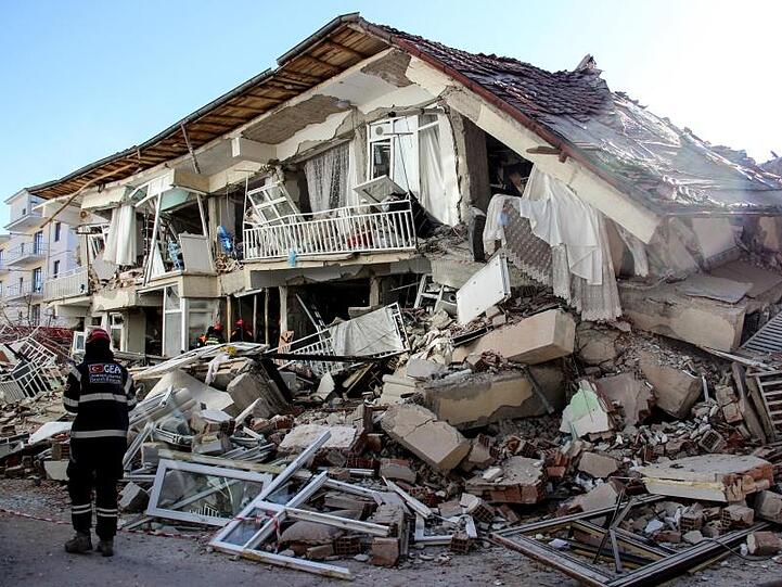 Zerstörte Gebäude in Elazig: Das Beben hatte nach Angaben der Katastrophenschutzbehörde Afad die Stärke 6,8.