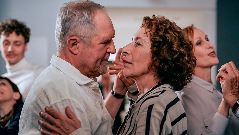 Zwischen Oberstleutnant Moritz Eisner (Harald Krassnitzer) und Major Bibi Fellner (Adele Neuhauser) knistert es in dieser "Tatort"-Folge gewaltig.