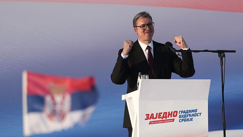Serbiens Staatspräsident Aleksandar Vucic ist zurückgetreten, um als Spitzendkandidat seiner Fortschrittspartei bei der vorgezogenen Parlamentswahl vom 25. Oktober antreten zu können. Serbiens Staatspräsident Aleksandar Vucic ist zurückgetreten, um als Spitzendkandidat seiner Fortschrittspartei bei der vorgezogenen Parlamentswahl vom 25. Oktober antreten zu können.