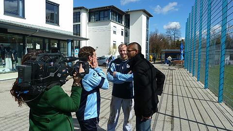 Klassentreffen: Moritz Volz (links), Gabor Kiraly (Mitte) und Clark Carlisle.
