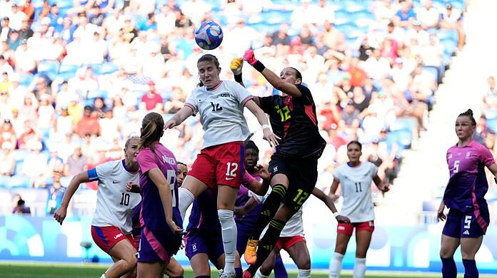 Geballte Offensivkraft gegen DFB-Torhüterin Ann-Katrin Berger