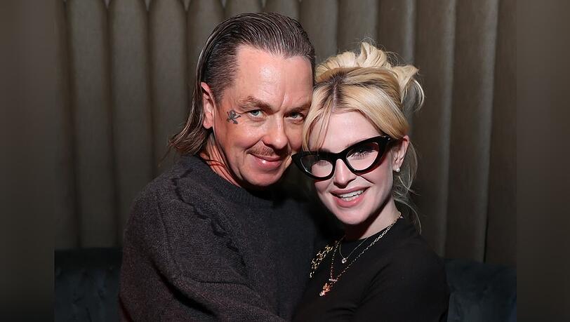 Sid Wilson und Kelly Osbourne kennen sich seit 1999 und wurden 2022 ein Paar. Sie haben einen gemeinsamen Sohn.