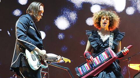 Win Butler und Régine Chassagne von Arcade Fire bei einem Konzert in Mailand.