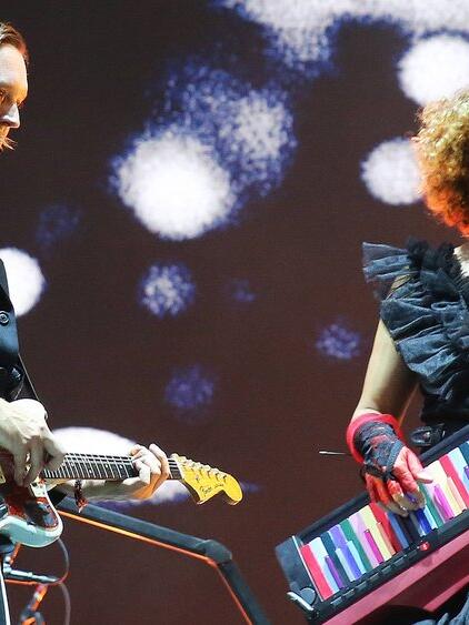 Win Butler und Régine Chassagne von Arcade Fire bei einem Konzert in Mailand.