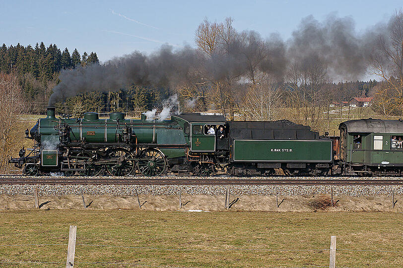 Die nostalgische Bahn fährt von Pasing an den Bodensee.
