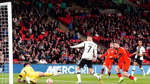 Deutschlands Kai Havertz (M) erzielt das Tor zum 3:3-Endstand.