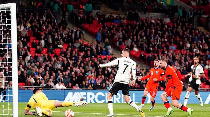 Deutschlands Kai Havertz (M) erzielt das Tor zum 3:3-Endstand.