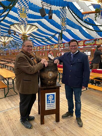 Schausteller Robert Eckl (li.) und Schausteller-Sprecher Peter Bausch gehen optimistisch in die 57. Ausgabe des Münchner Frühlingsfests.