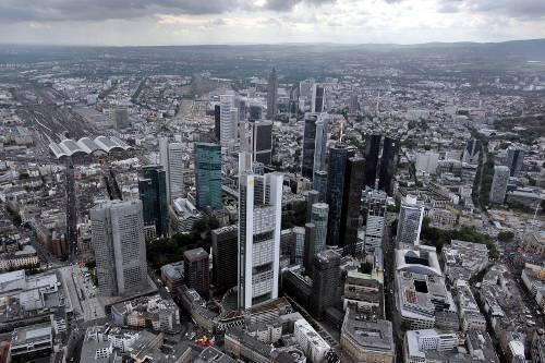 Das Frankfurter Bankenviertel: Hier sollen künftig strengere Regeln gelten.