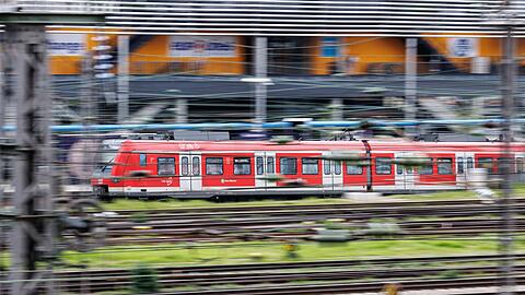 Wegen Bauarbeiten am Ostbahnhof kommt es ab Mittwoch zu massiven Einschränkungen im S-Bahn-Verkehr in München (Archivbild)