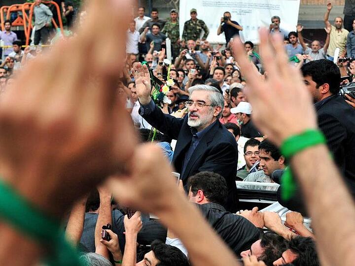 Oppositionsführer Mussawi und seine Anhänger