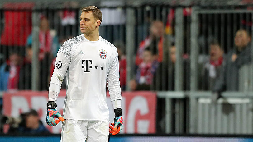 Manuel Neuer plagt sich mit einer Verhärtung in der rechten Wade herum.