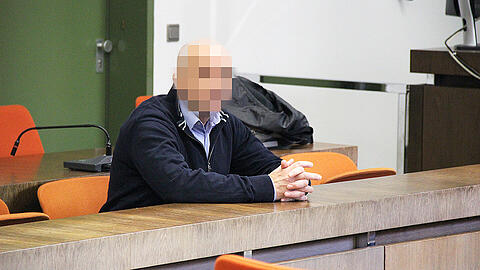 Der Pfleger auf der Anklagebank.