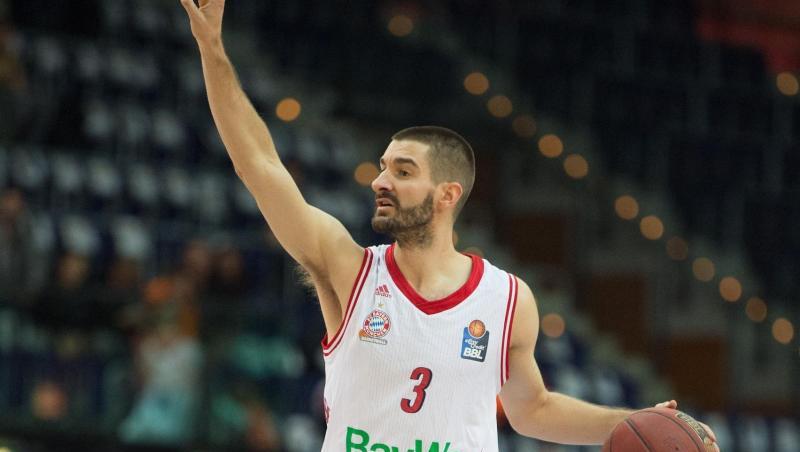 Braydon Hobbs spielt den Ball. Foto: Sebastian Kahnert/Archivbild Braydon Hobbs spielt den Ball. Foto: Sebastian Kahnert/Archivbild