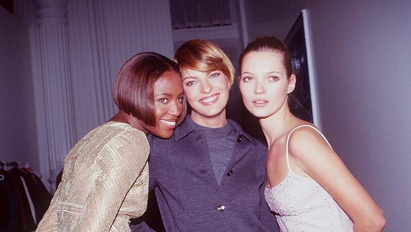 Naomi Campbell, Linda Evangelista und Kate Moss (v.l.n.r.) sind nur drei der Fashion-Stars, die auf dem neuen "Vogue"-Cover abgebildet sind.