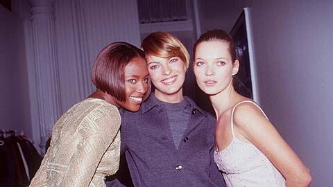Naomi Campbell, Linda Evangelista und Kate Moss (v.l.n.r.) sind nur drei der Fashion-Stars, die auf dem neuen "Vogue"-Cover abgebildet sind.