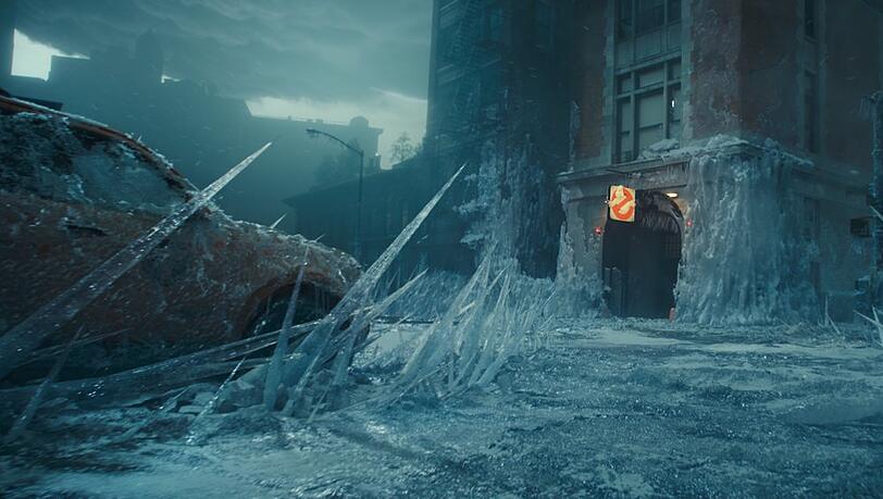 In Sony Pictures' "Ghostbusters: Frozen Empire" friert die Feuerwache der Geisterjäger in New York City ein. In Sony Pictures' "Ghostbusters: Frozen Empire" friert die Feuerwache der Geisterjäger in New York City ein.