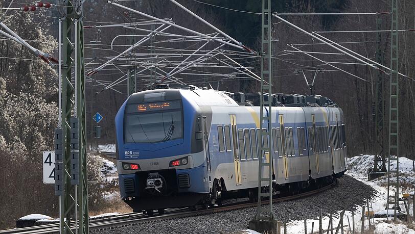 Fahrg&auml;ste der Mangfalltalbahn werden bis Ende Juni Alternativen brauchen. (Symbolbild)