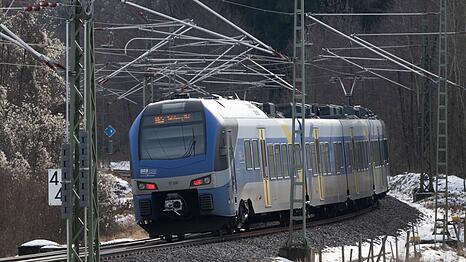 Fahrg&auml;ste der Mangfalltalbahn werden bis Ende Juni Alternativen brauchen. (Symbolbild)