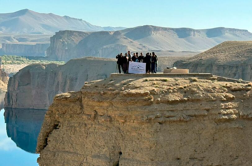 Als Teil von Reisegruppen bereisen immer mehr westliche Touristen Afghanistan.