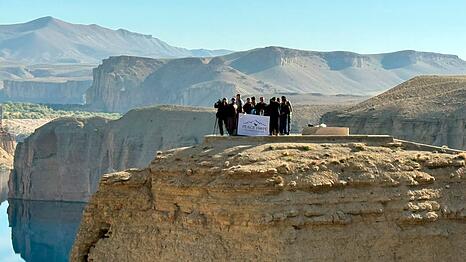 Als Teil von Reisegruppen bereisen immer mehr westliche Touristen Afghanistan.