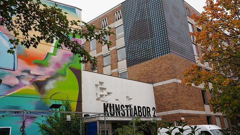 Momentan ist in dem Haus an der Dachauer Straße noch eine kulturelle Zwischennutzung. Momentan ist in dem Haus an der Dachauer Straße noch eine kulturelle Zwischennutzung.