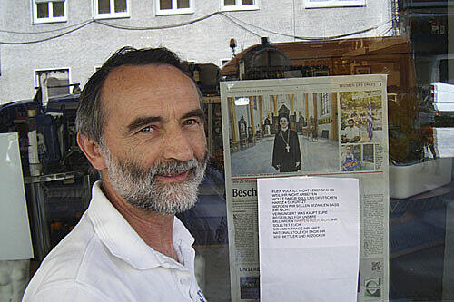 Erhielt ein böses Pamphlet &ndash; der Münchner Gemüsehändler Nikos Kostis (63).