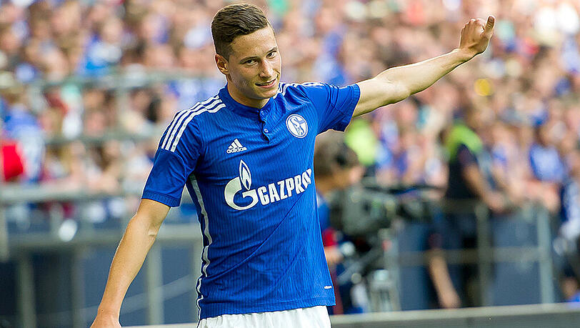 Julian Draxler steht seit Januar 2011 beim FC Schalke 04 unter Vertrag. Julian Draxler steht seit Januar 2011 beim FC Schalke 04 unter Vertrag.