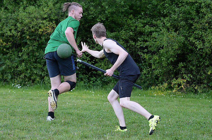 Bilder vom Quidditch-Training in Freiburg. In Frankfurt steht bald die Weltmeisterschaft an.
