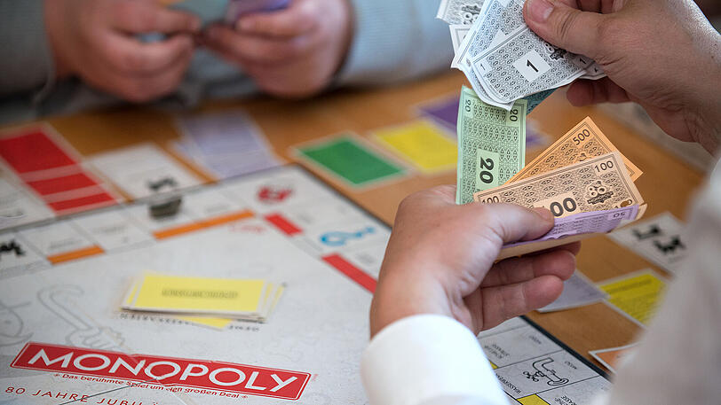 Wer früher schon gerne bei Monopoly geschummelt hat, wird die neue Sonderedition von Hasbro lieben.