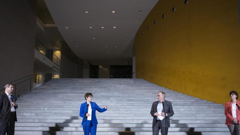 CSU-Chef Markus Söder (l-r), die CDU-Vorsitzende Annegret Kramp-Karrenbauer, sowie die Co-Vorsitzenden der SPD, Norbert Walter-Borjans und Saskia Esken, sprechen nach der Sitzung zu Journalisten. CSU-Chef Markus Söder (l-r), die CDU-Vorsitzende Annegret Kramp-Karrenbauer, sowie die Co-Vorsitzenden der SPD, Norbert Walter-Borjans und Saskia Esken, sprechen nach der Sitzung zu Journalisten.