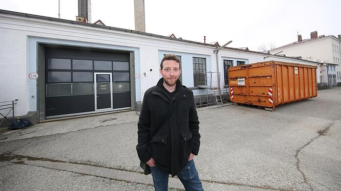 Der CSU-Politiker Leo Agerer möchte, dass die Halle 23 im Kreativquartier weiterhin für Künstler zu Verfügung steht.
