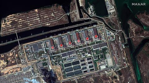 Ein Satellitenbild des AKW in Saporischschja. Kiew und Moskau beschuldigen sich weiterhin gegenseitig, Europas größtes Kernkraftwerk zu beschießen.