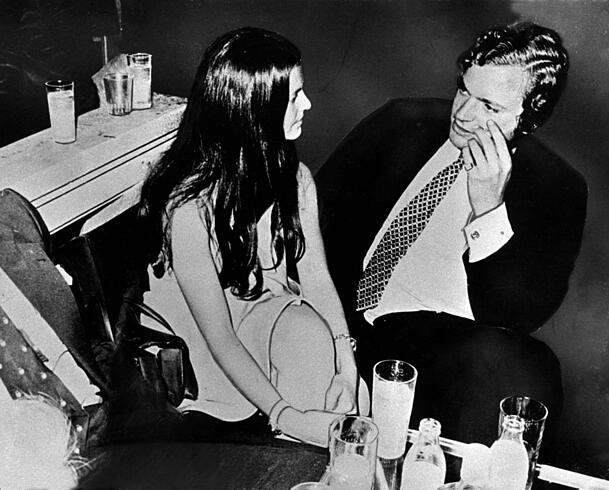 Verliebt in Schwabing: Carl XVI. Gustaf und Silvia Sommerlath in der Kinki-Bar während der Olympischen Spiele 1972. Verliebt in Schwabing: Carl XVI. Gustaf und Silvia Sommerlath in der Kinki-Bar während der Olympischen Spiele 1972.