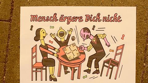 Wer hat diese Szene nicht schonmal erlebt? So sieht die Münchner Ur-Verpackung von &bdquo;Mensch ärgere dich nicht&ldquo; aus.