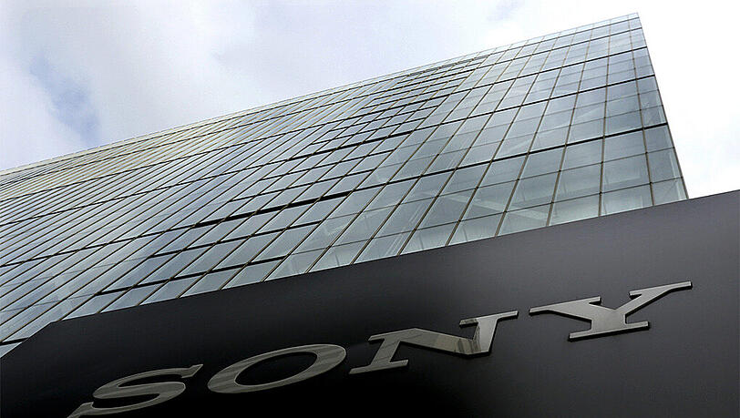 Vor allem kleine Kamera-Sensoren und die Playstation haben Sony nach dem Hacker-Angriff finanziell über Wasser gehalten. Vor allem kleine Kamera-Sensoren und die Playstation haben Sony nach dem Hacker-Angriff finanziell über Wasser gehalten.